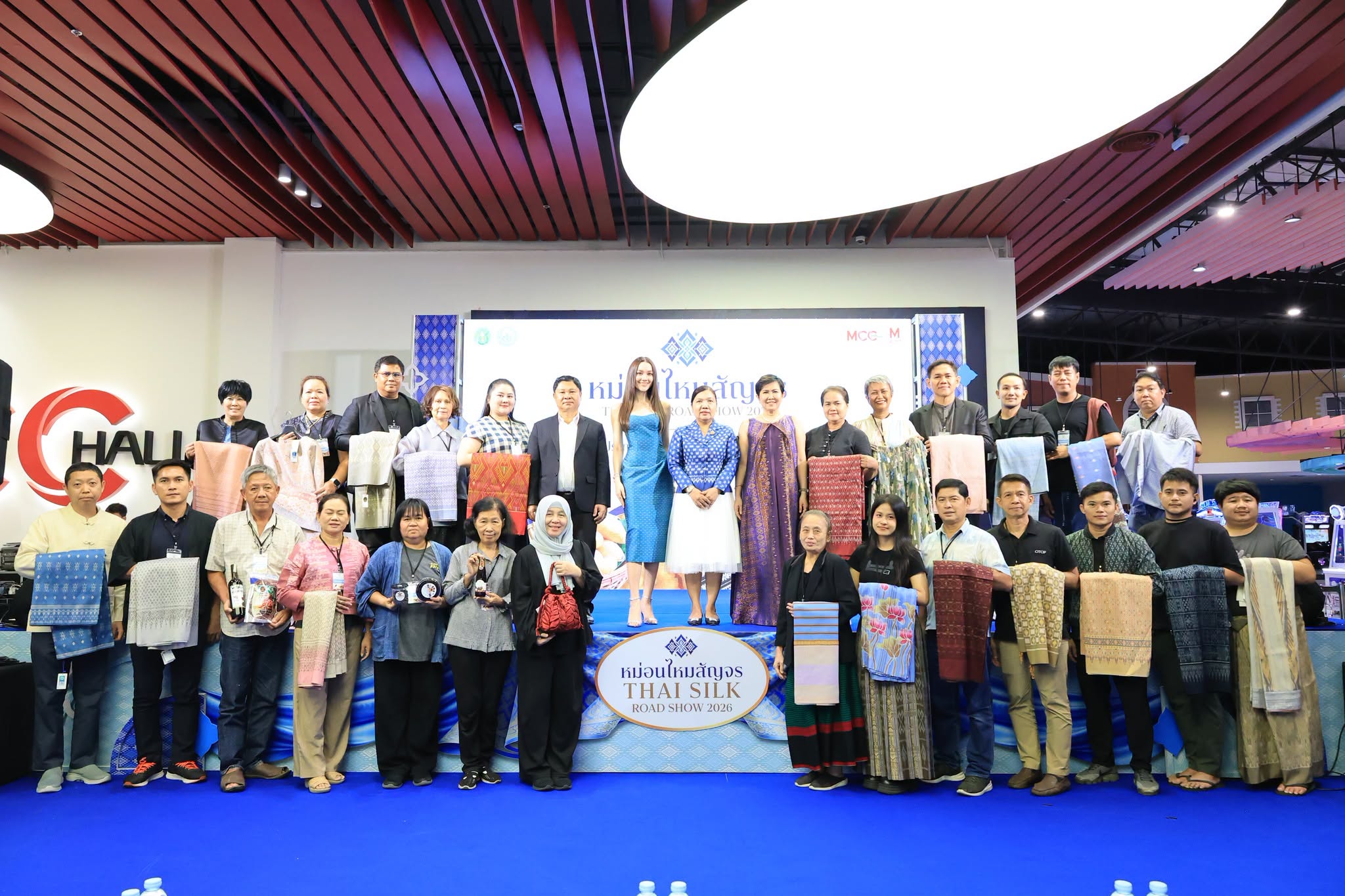 title - ส.ป.ก. ร่วมเป็นเกียรติในพิธีเปิดงานโครงการประชาสัมพันธ์และส่งเสริมการจำหน่ายผ้าไหมและผลิตภัณฑ์หม่อนไหมสัญจร ณ กรุงเทพมหานครและจังหวัดนนทบุรี ครั้งที่ 2